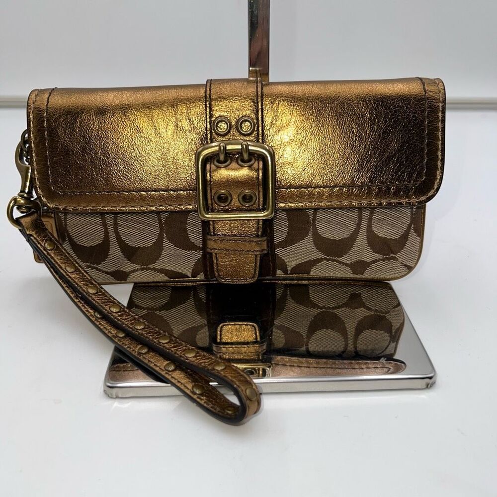 COACH‎ SPECIAL EDITION Fall 2004 Leather Signature Wristlet Bronze Buckle - Picture 2 of 12
